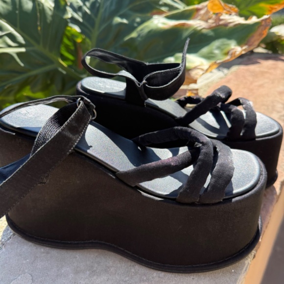 UNIF bubble platform sz 8 - Picture 7 of 7